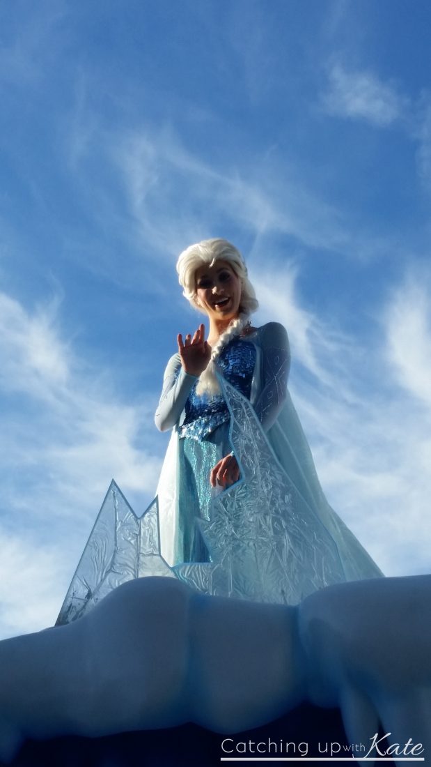 elsa-at-disneyland