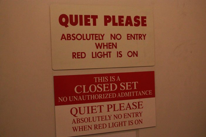 Closed set Quiet Please