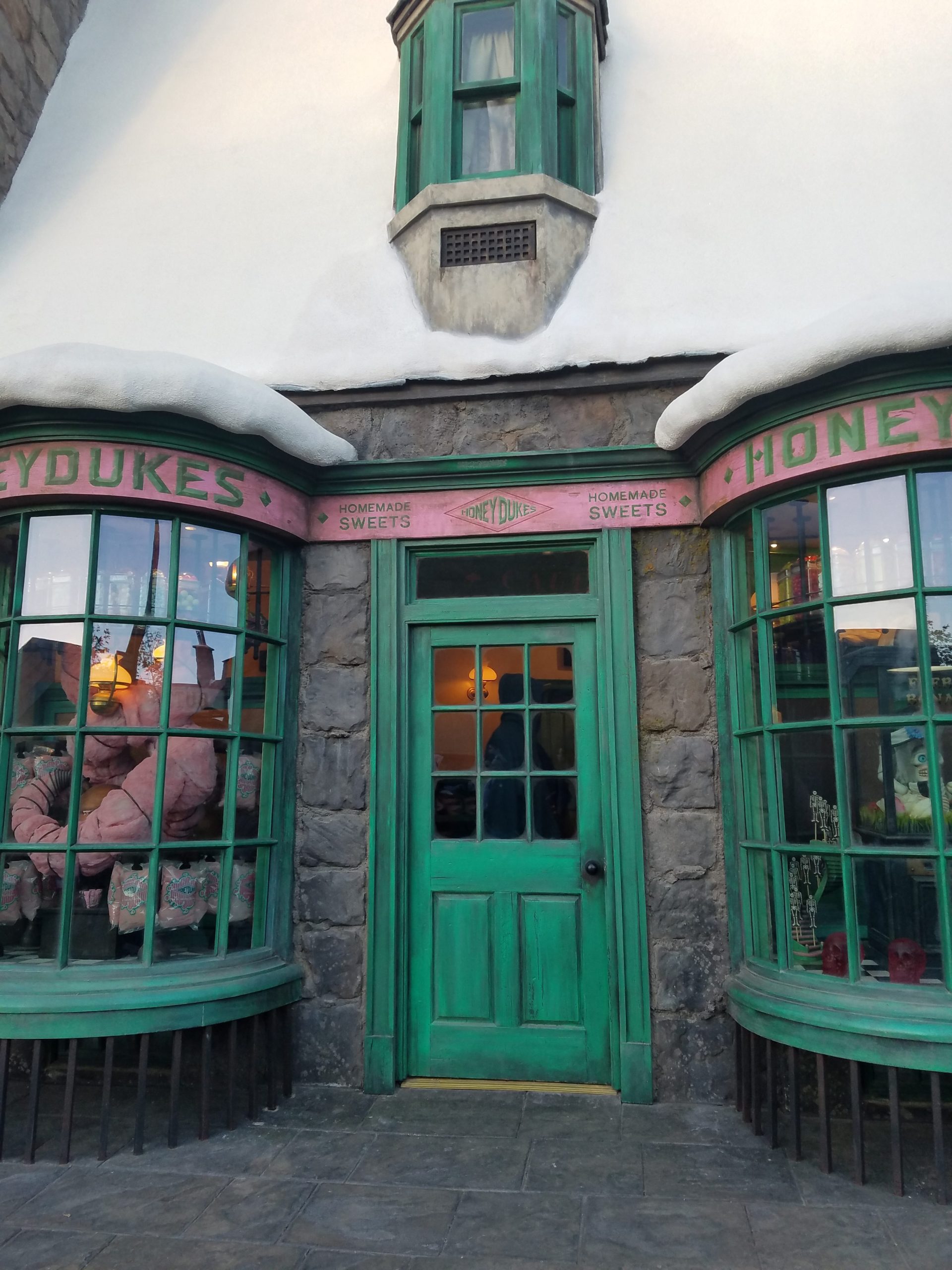 13 Pictures Of The Wizarding World Of Harry Potter At Universal Studios   Harry Potter Store E1499372983659 Scaled 