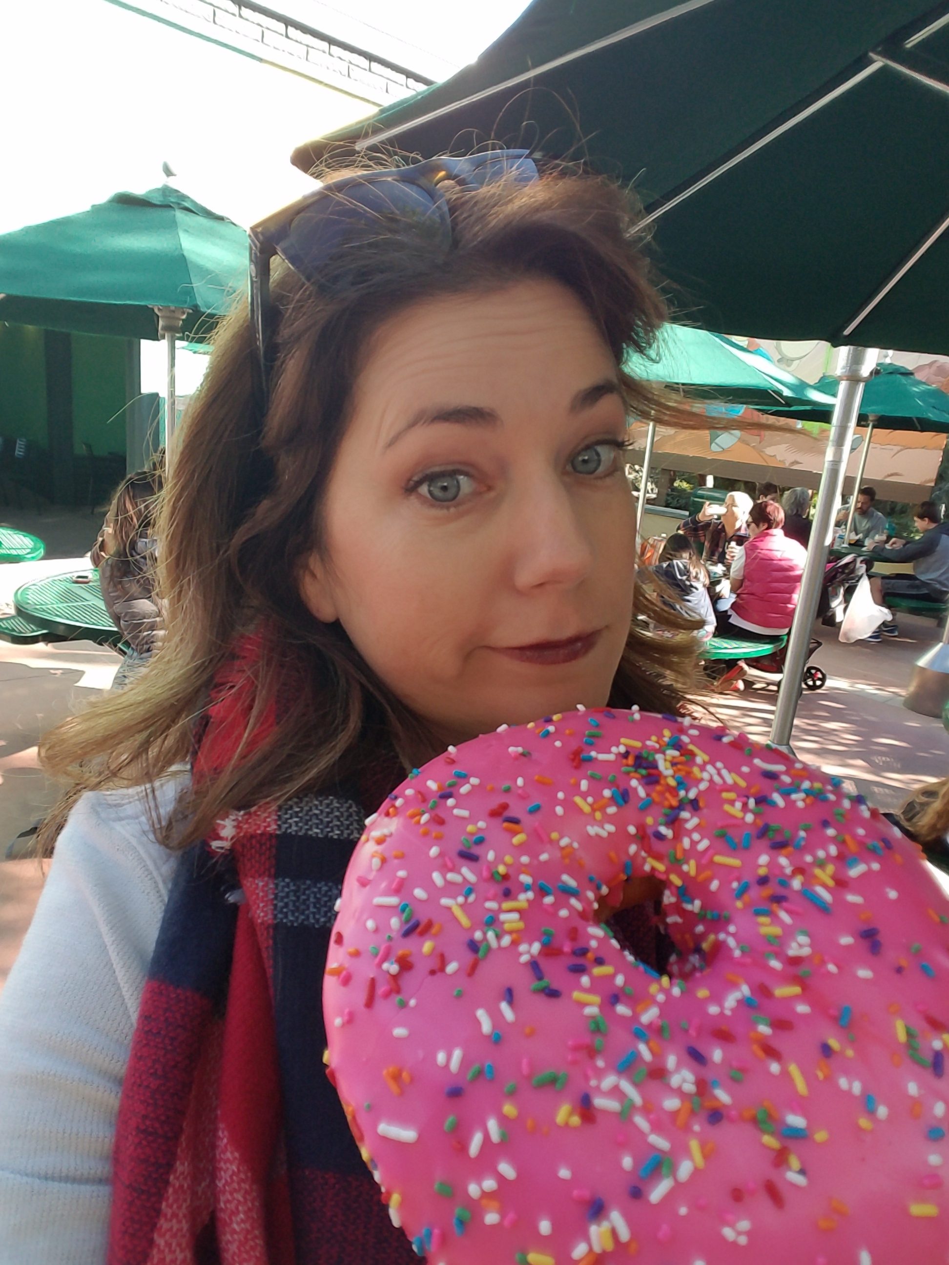 giant sharable donut at universal studios