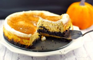 Skinny Pumpkin Cheesecake with Oreo Cookie Crust