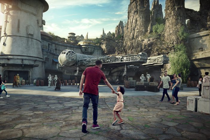 first pictures of Star Wars Land