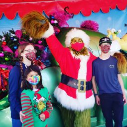 meet the grinch at univeral studios hollywood