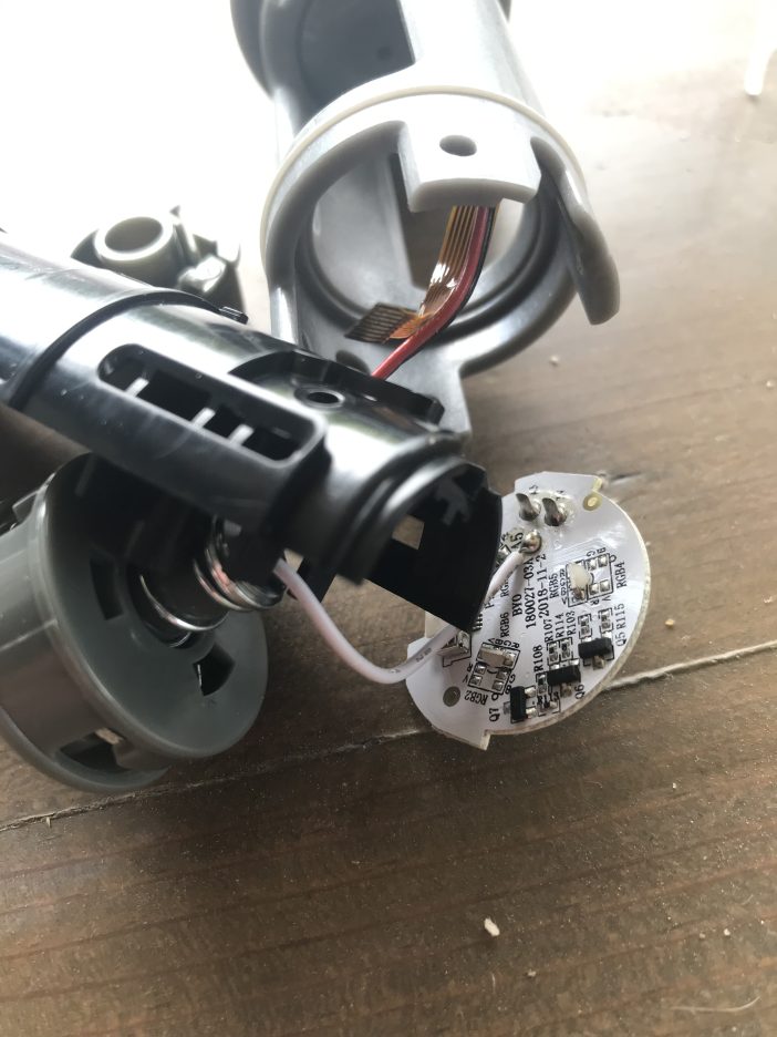 A detailed picture of the broken lightsaber. 
